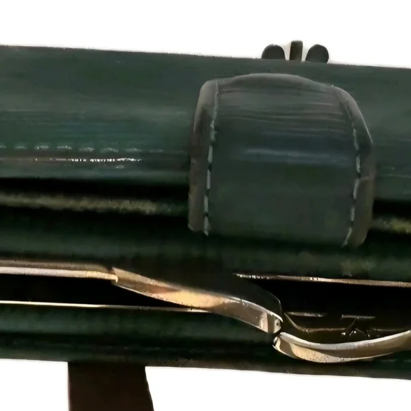 Louis Vuitton Green Textured Wallet - Picture 2 of 11